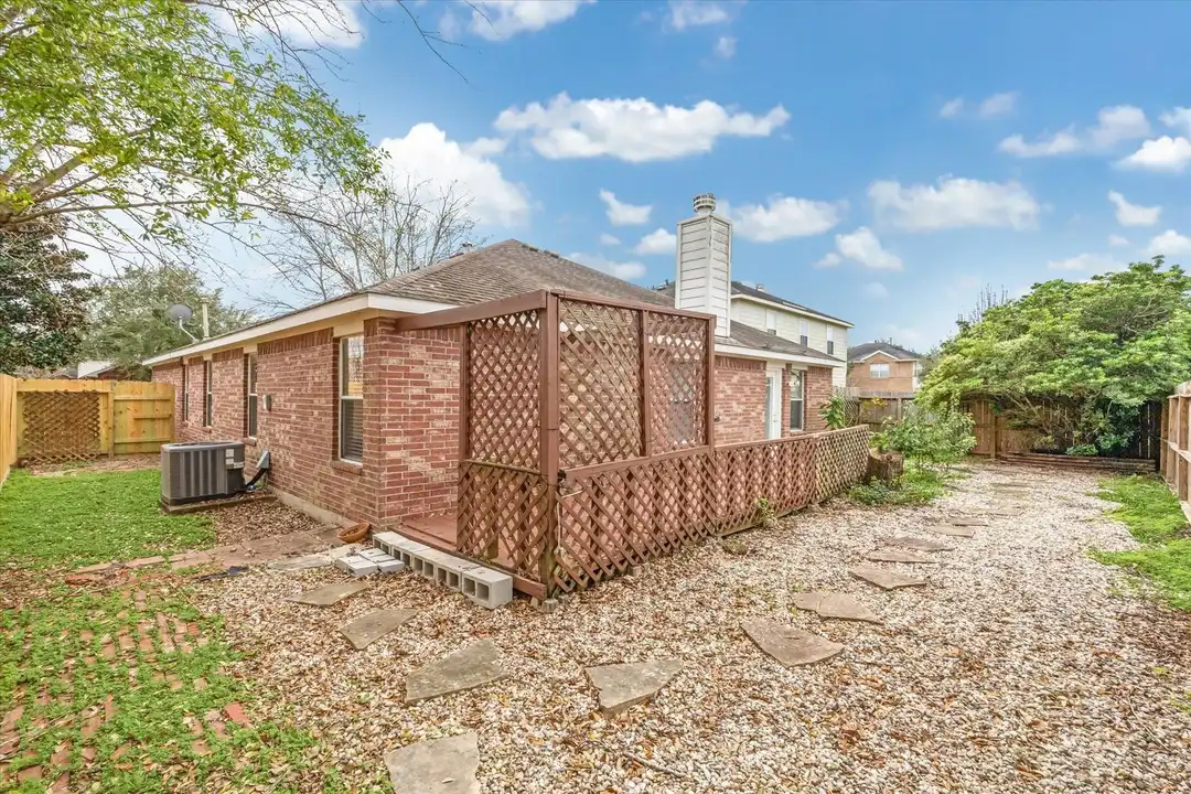 9721 Cottage St - View 2