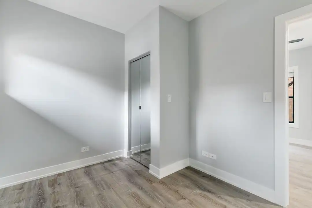 7736 N Eastlake Terrace unit 7738-2E – další