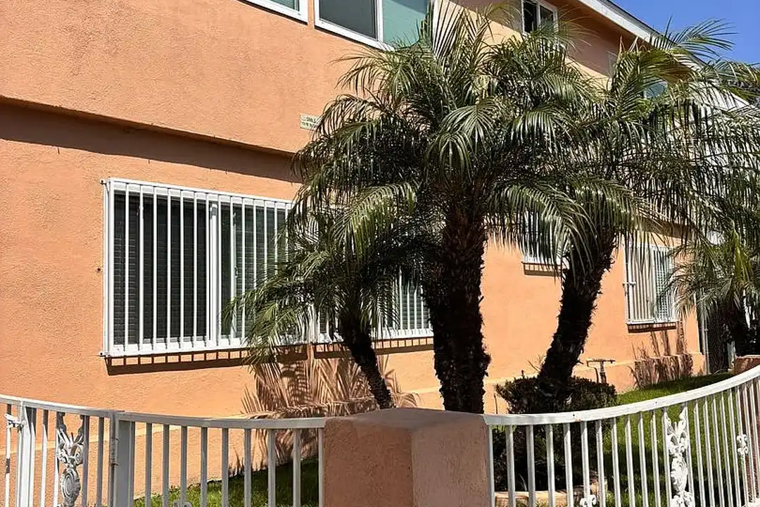 90804 Cheap Apartments for Rent – photo 1 of 2