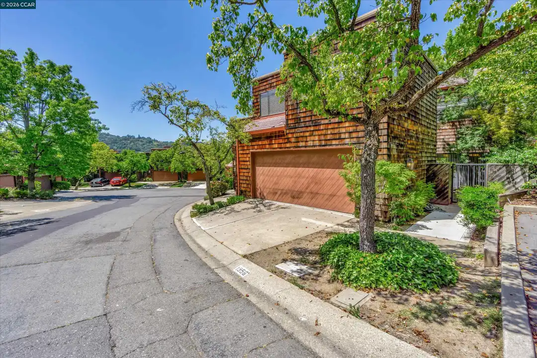 1956 Fair Ridge Ct - View 3