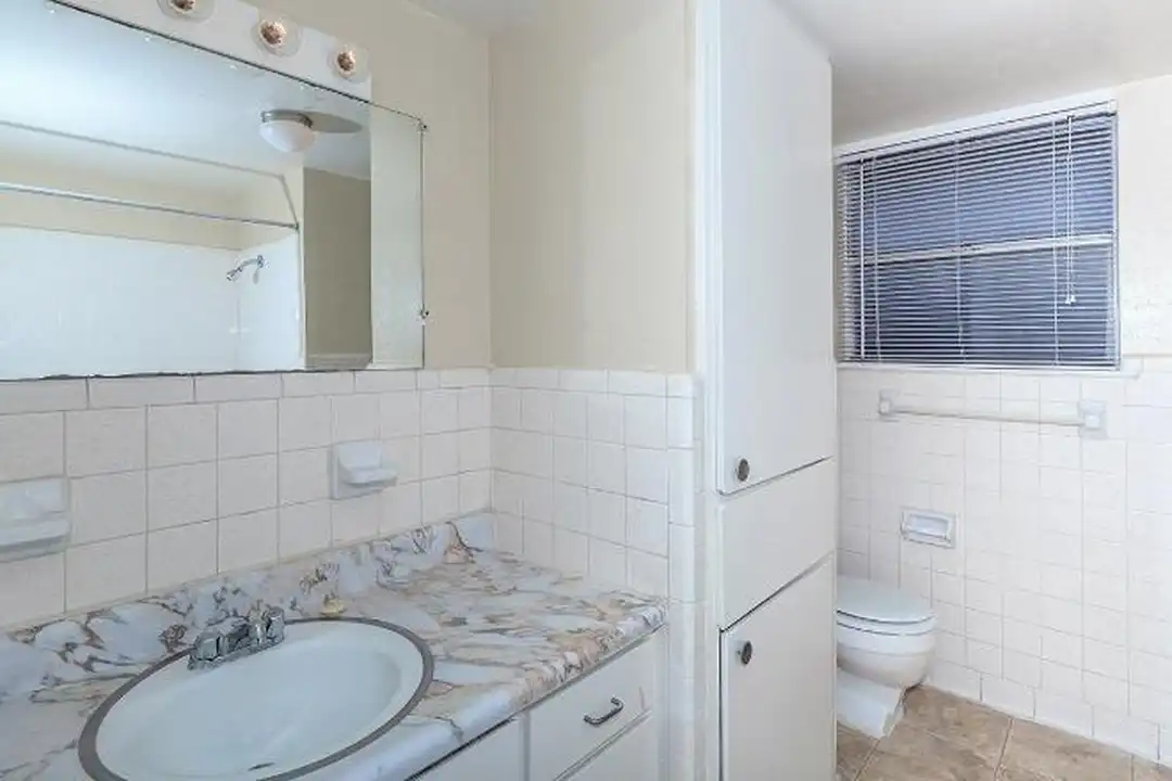 5501 Adams Dr - More