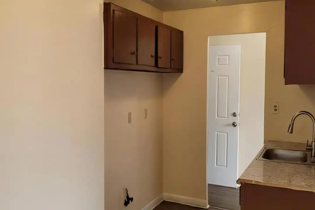 14815 Euclid Ave – photo 1 of 9