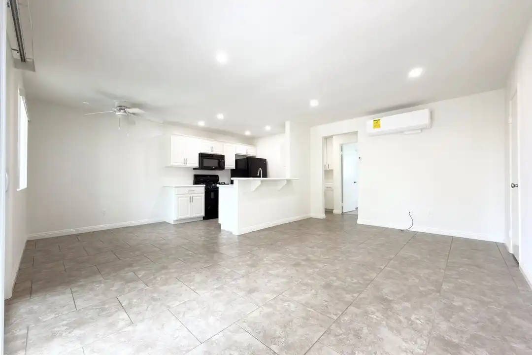 1435 N Vulcan Ave unit 9 - View 3