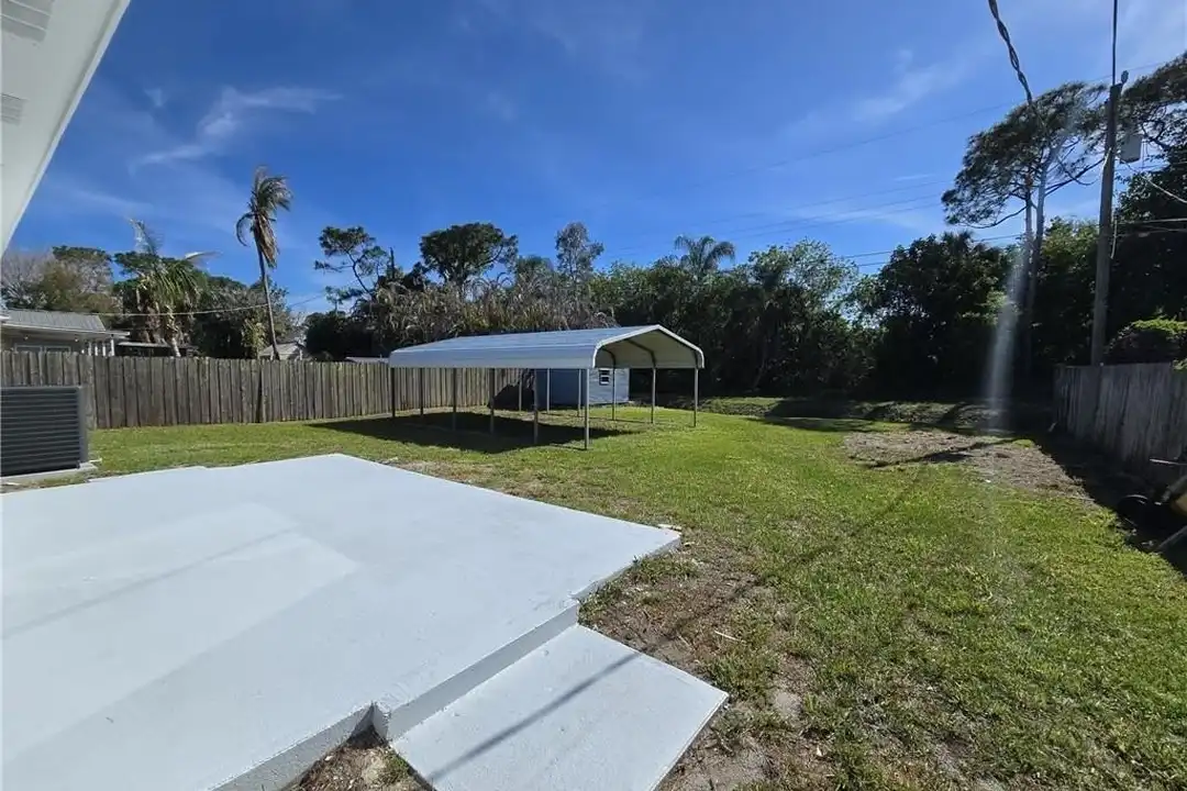 5968 SE Avalon Dr - View 5