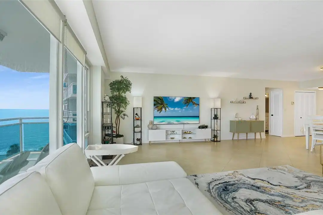 Apartment in Fort Lauderdale - View 2