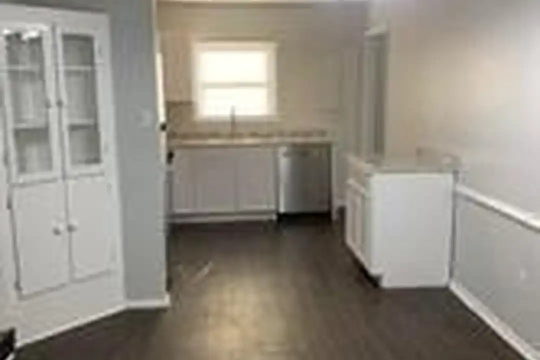 3324 Meadowbridge Rd - More