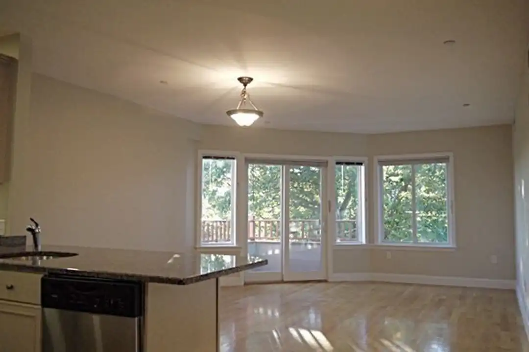 1522 VFW Parkway unit 402 - View 5