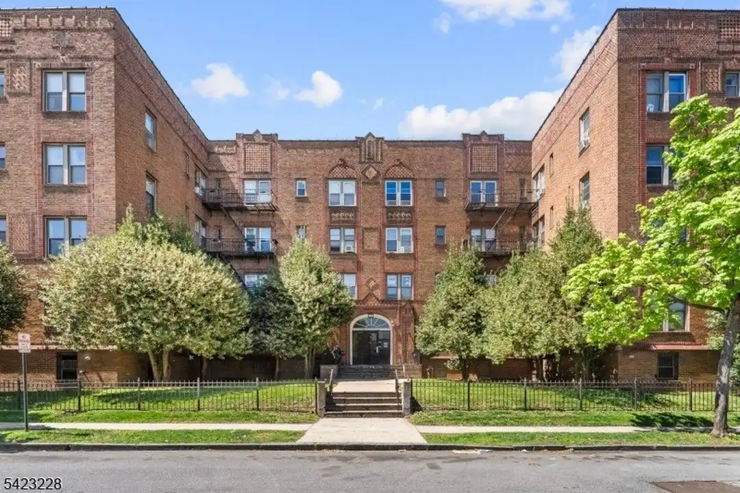 433 Lincoln Ave #A14 – photo 1 of 7