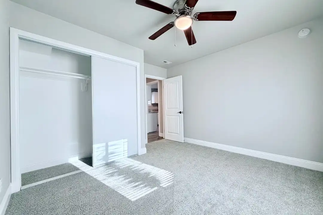 430 W Wilson Ave - More