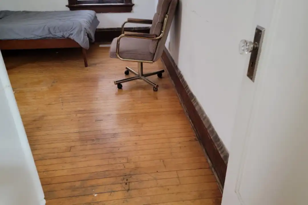 2462 W Michigan St – pohled 3