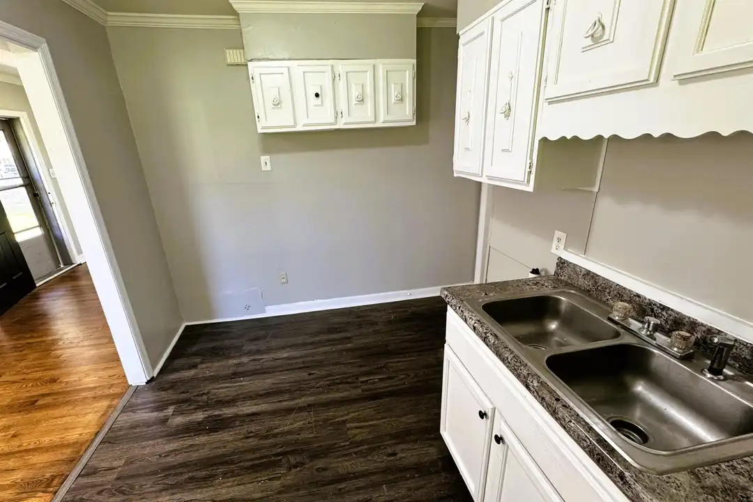4100 Vaughn Rd - More