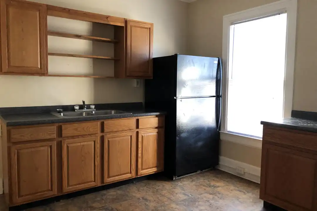 Apartment in Huntington - View 2