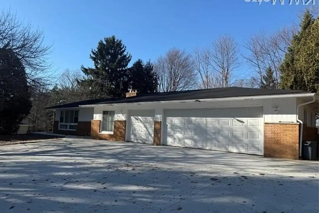 1440 W Square Lake Rd – photo 1 of 15