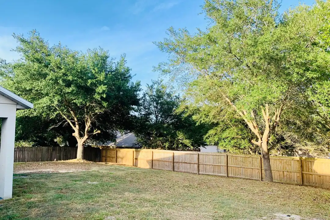 824 Willow Run St - View 2