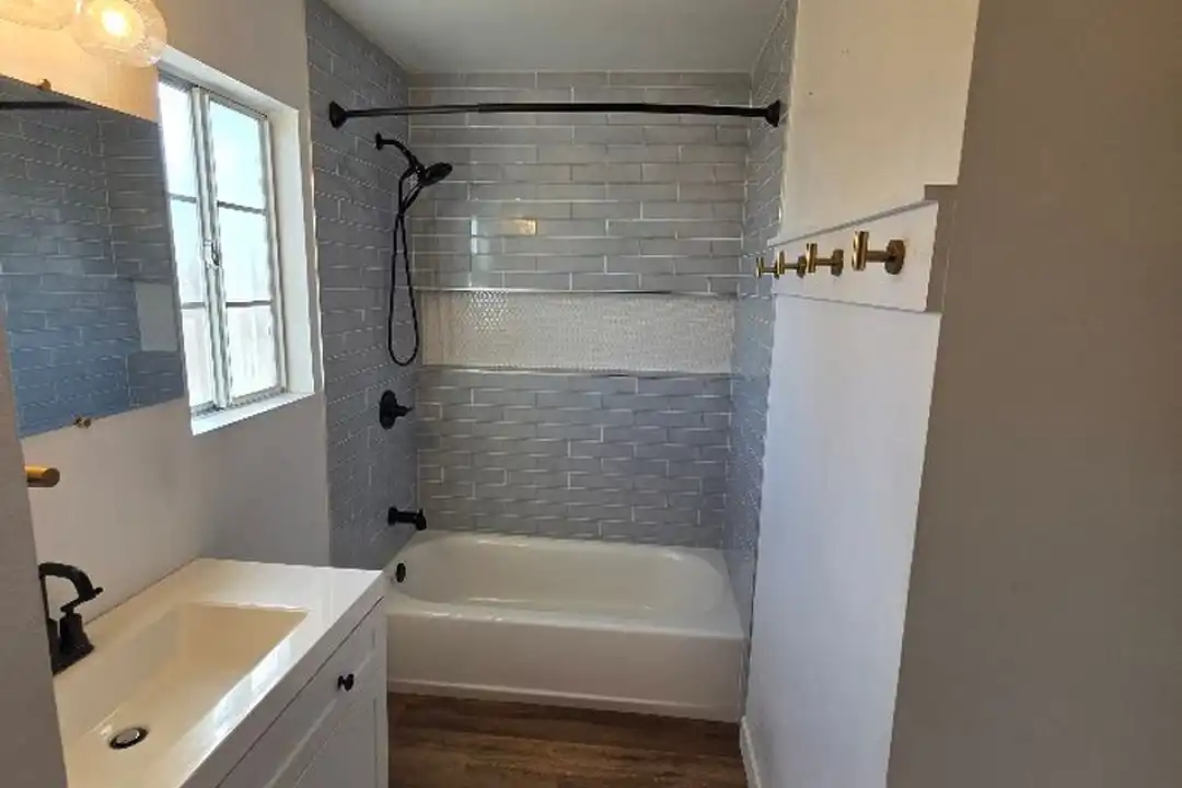 436 Lime Ave unit # 4 - View 5
