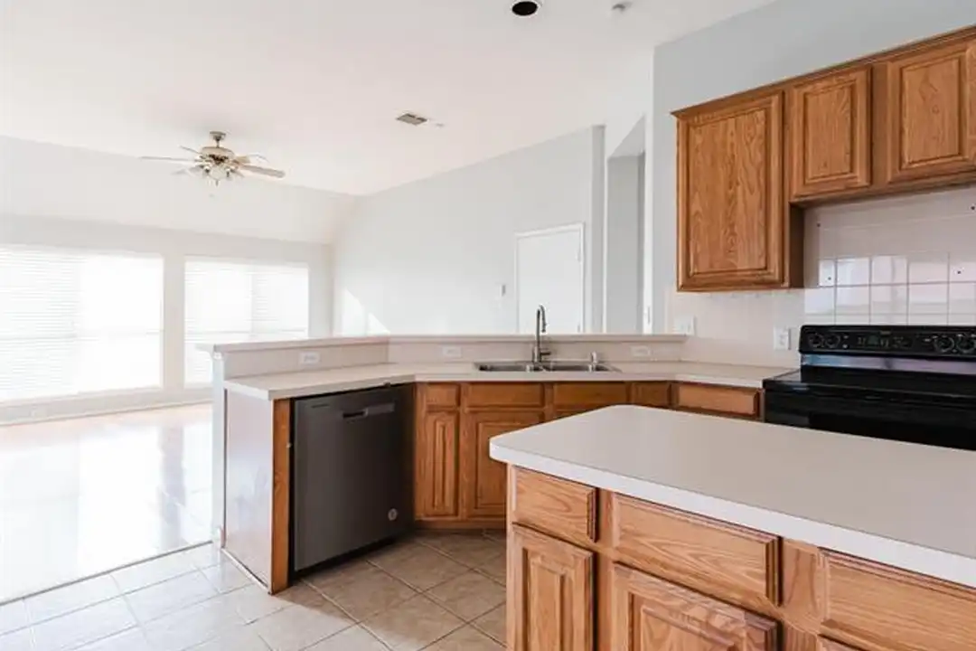 1514 Clear Creek Dr - More