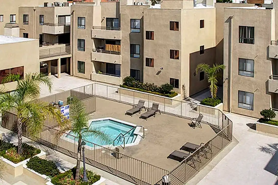 428 Hawthorne St - View 6