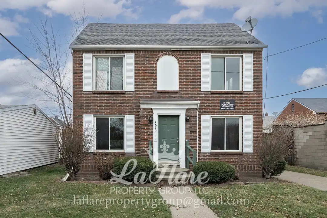 1612 Berdan Ave unit 2 – photo 1 of 13