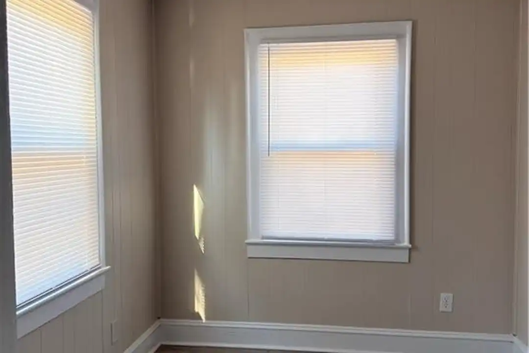 307 Hawthorne Rd - View 3