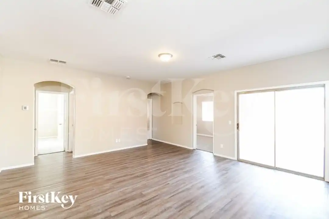 2850 E Silverbell Rd - View 2