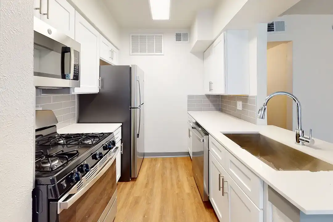 Apartment in Dallas - View 5