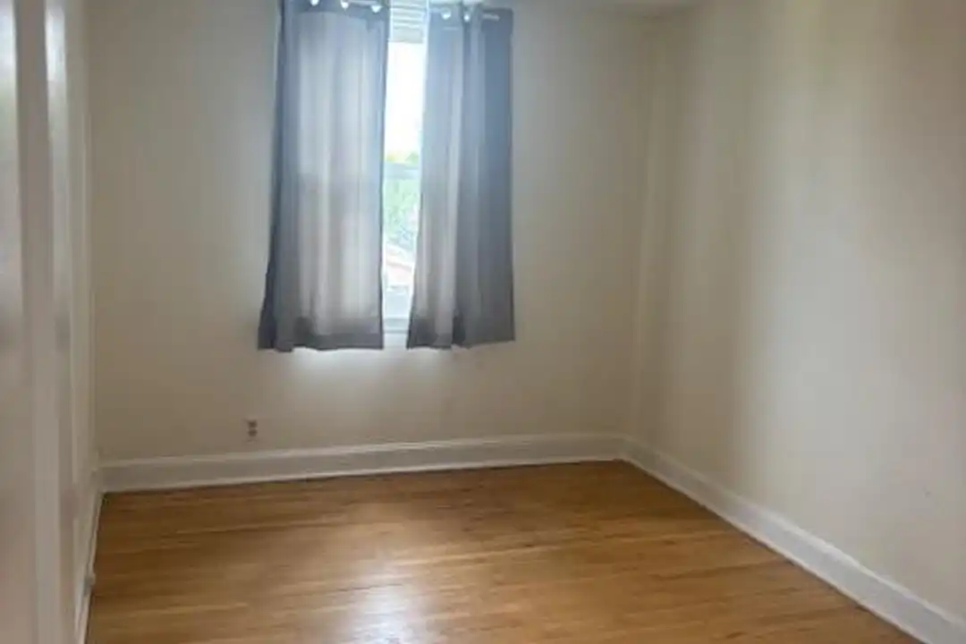 329 N Oak Ave - More