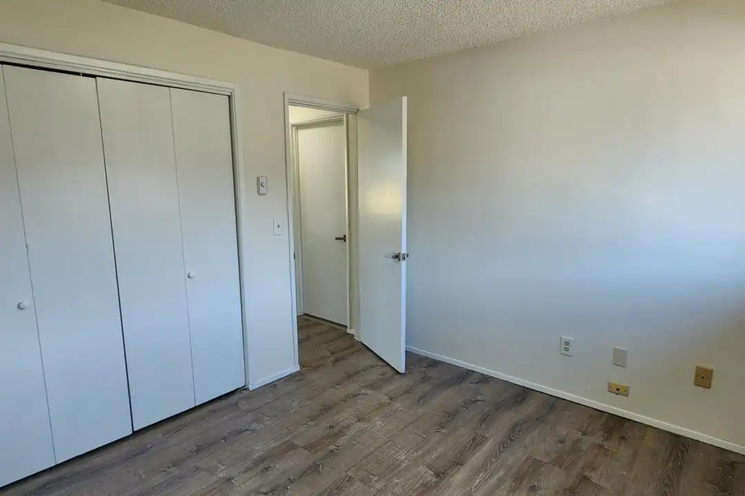 2435 Bay Ave - More