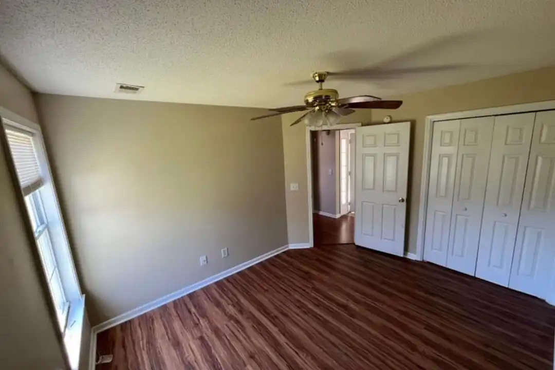 149 Southborough Ln - More