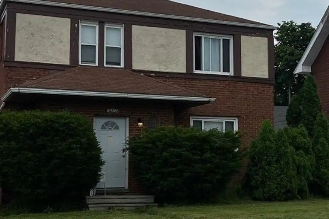 18606 Lakeshore Blvd unit Unit 2 Up