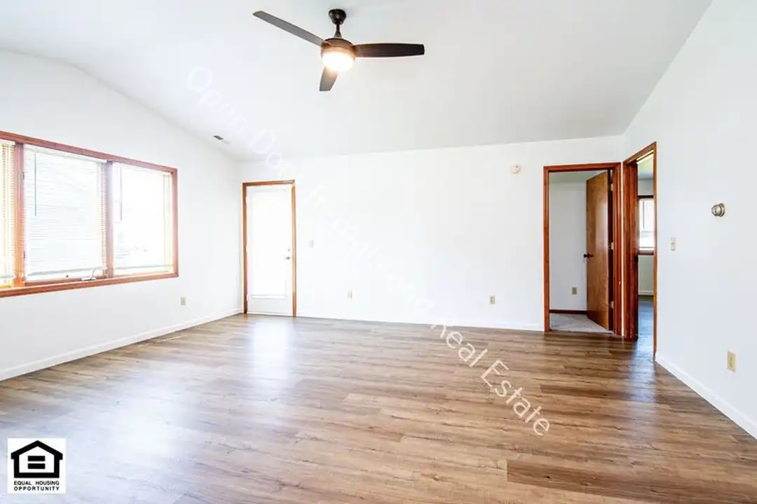 1525 Flagstone Dr - View 5