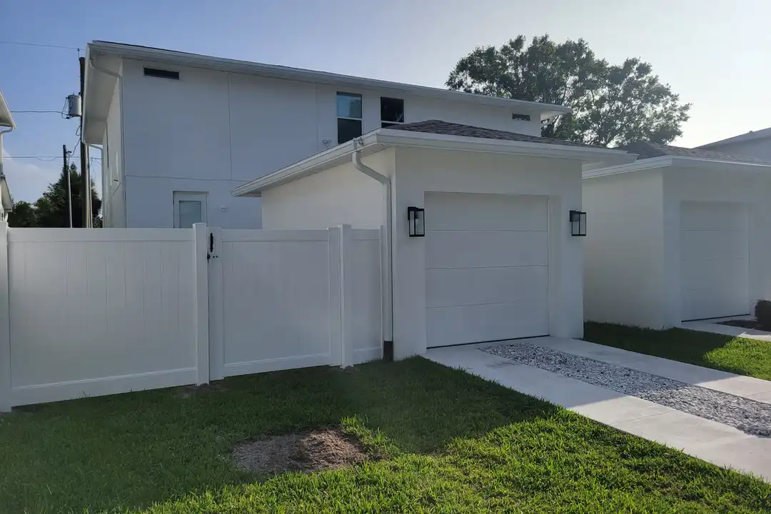 2703 W Fig St unit 1 – pohled 3