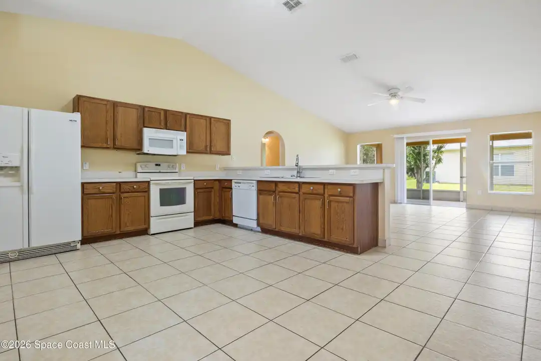 1406 Martinez St SE - More