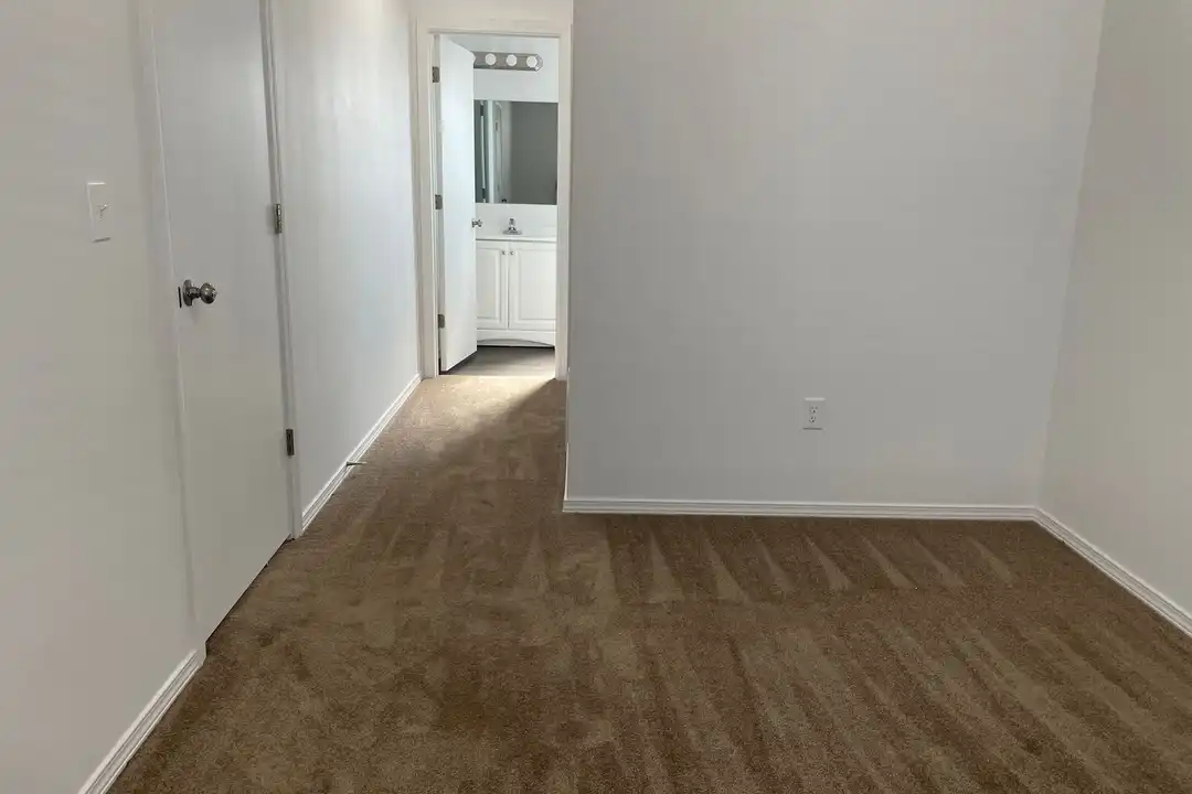 713 3rd Ave NE unit #5 - View 6