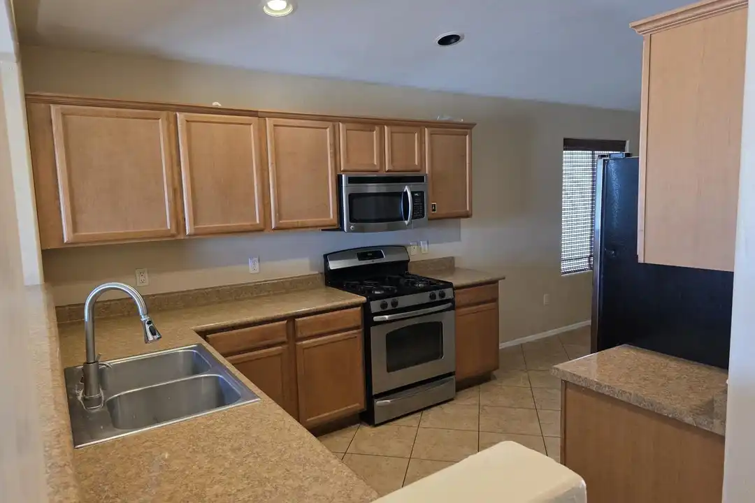 655 S Willis Ray Ave – photo 1 of 19
