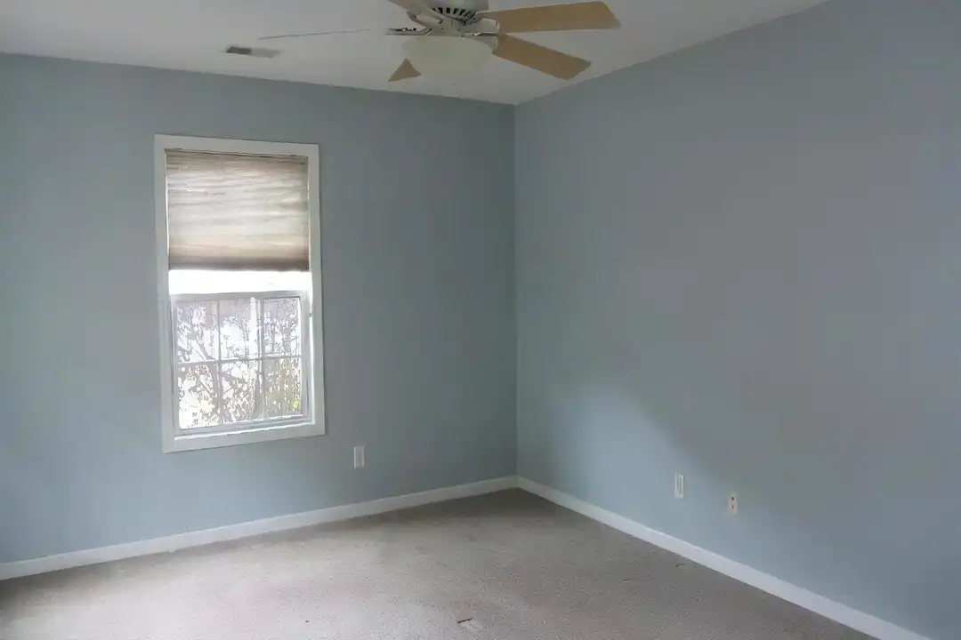 22 Mayfair Dr - View 2