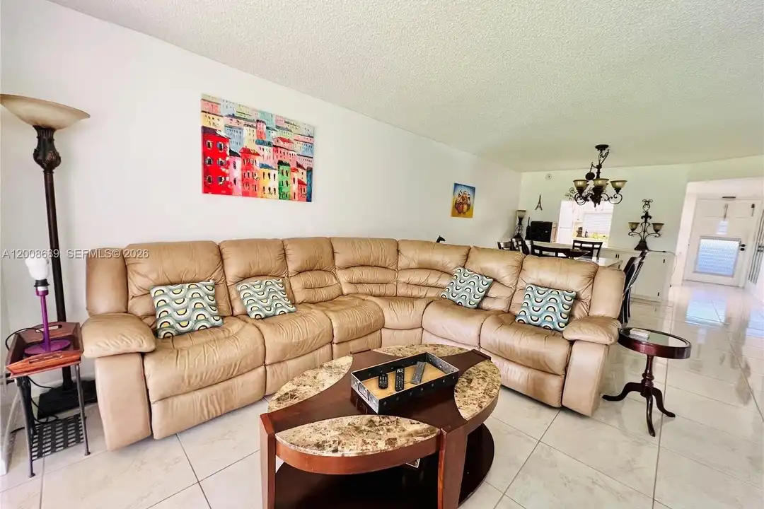 Apartment in Pembroke Pines - View 5