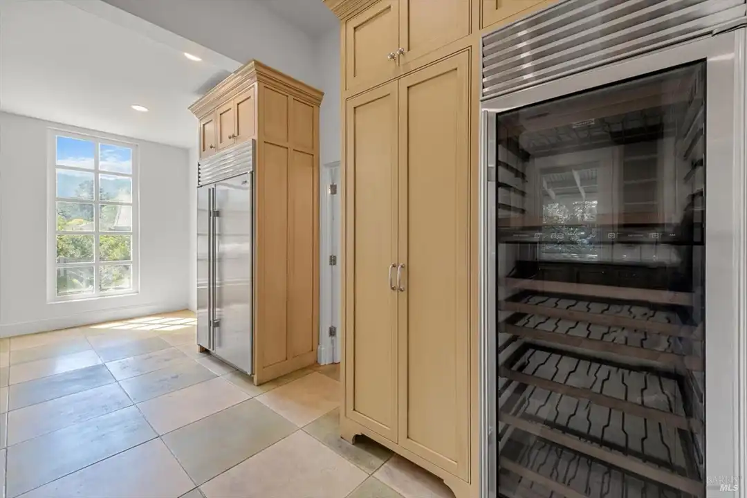 1533 Allyn Ave - More