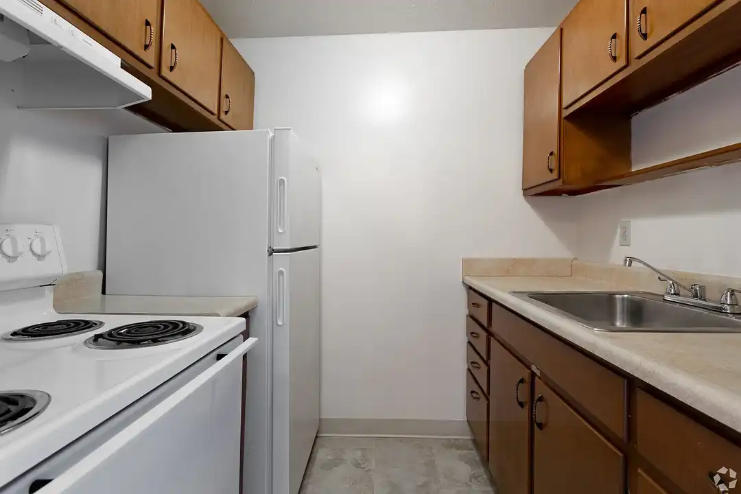 Pleasant Valley Apartments – photo 1