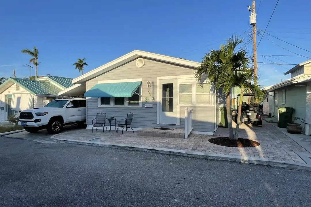 8 Columbia St – photo 1