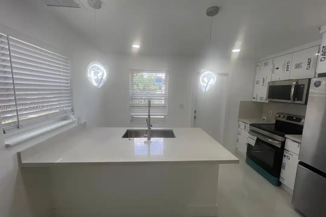 361 NW 16th St - View 6