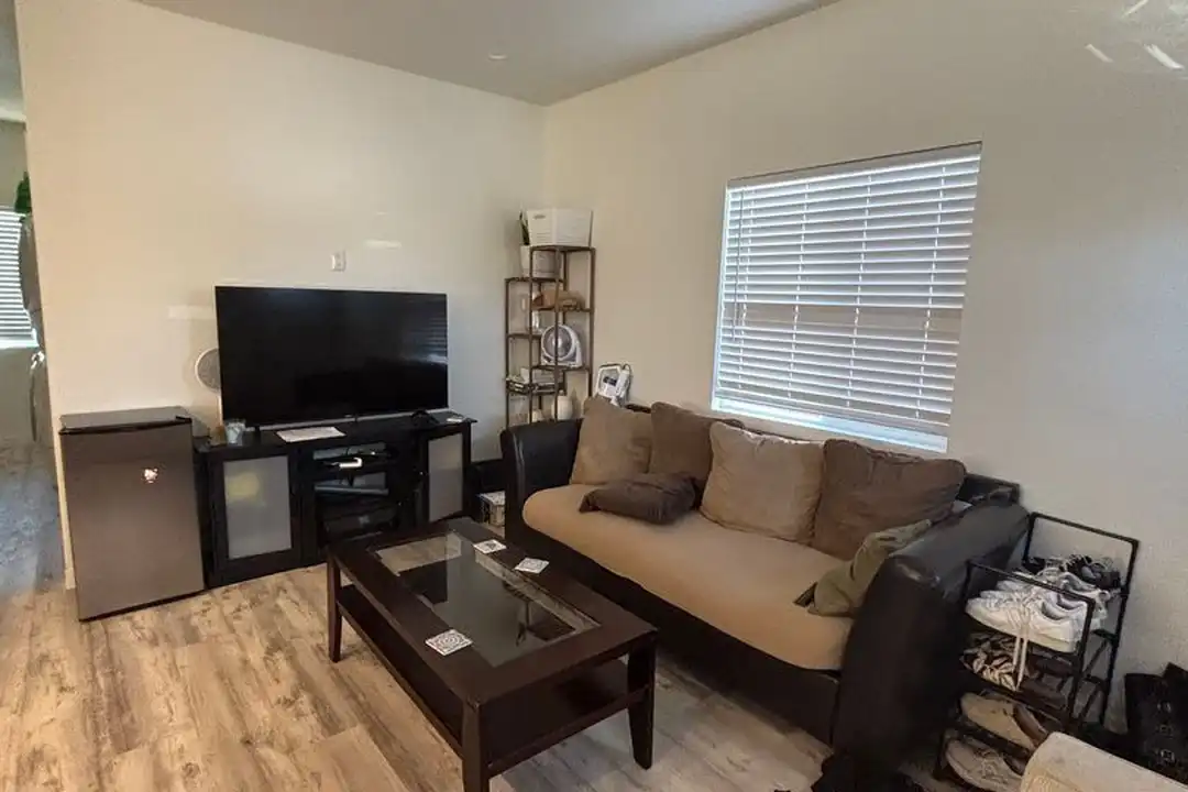 4920 63rd St unit 4922 - More