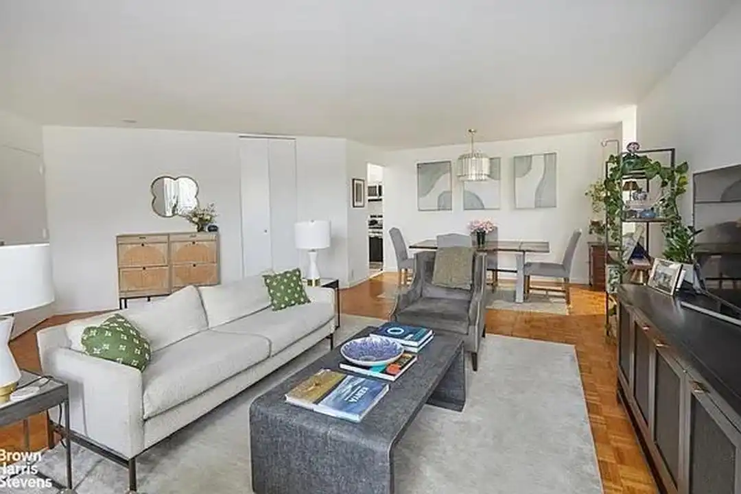 225 W 83rd St unit 10A – pohled 2