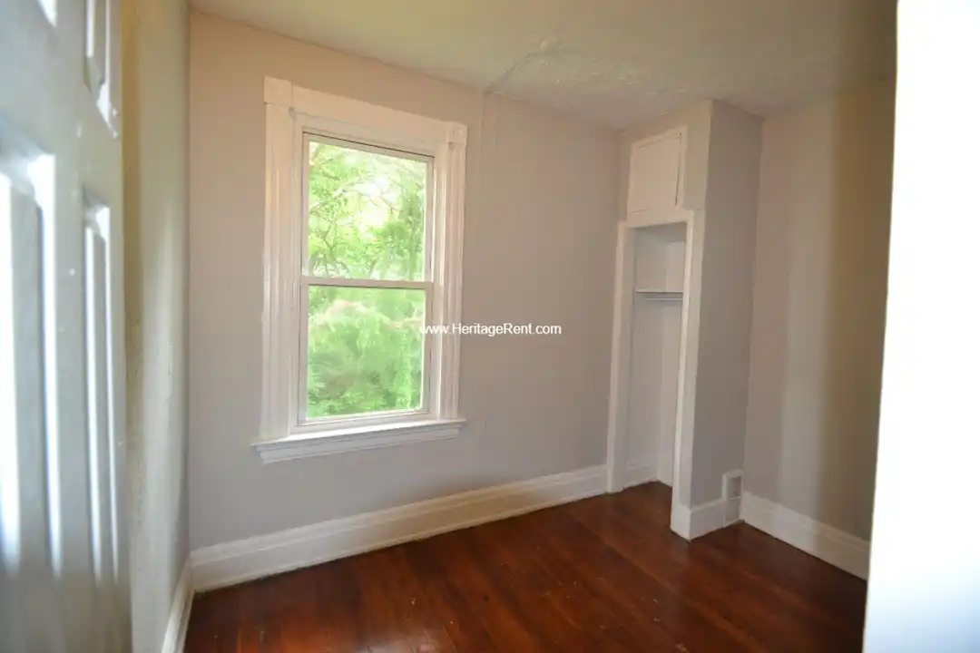 310 E 16th St - View 6