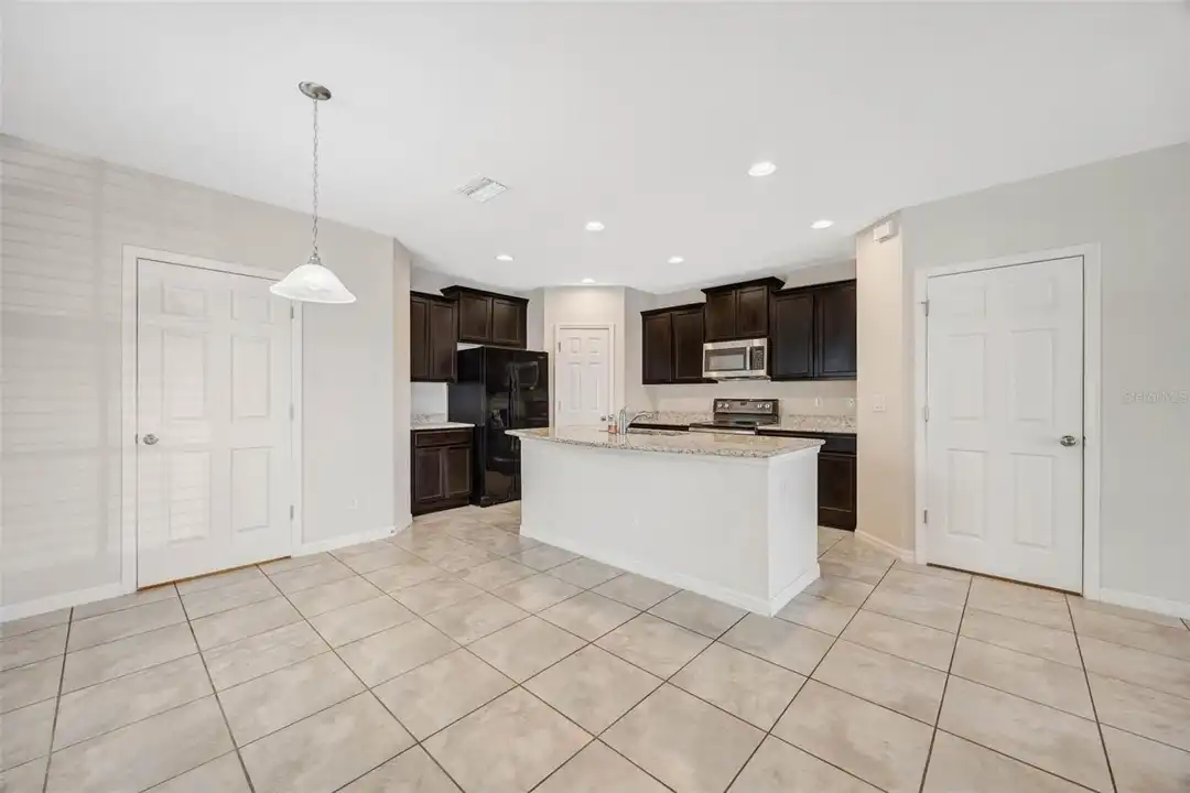 Apartment in Riverview - View 5
