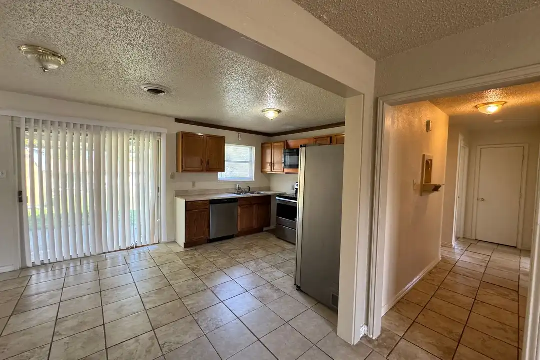 3203 Zephyr Rd - More