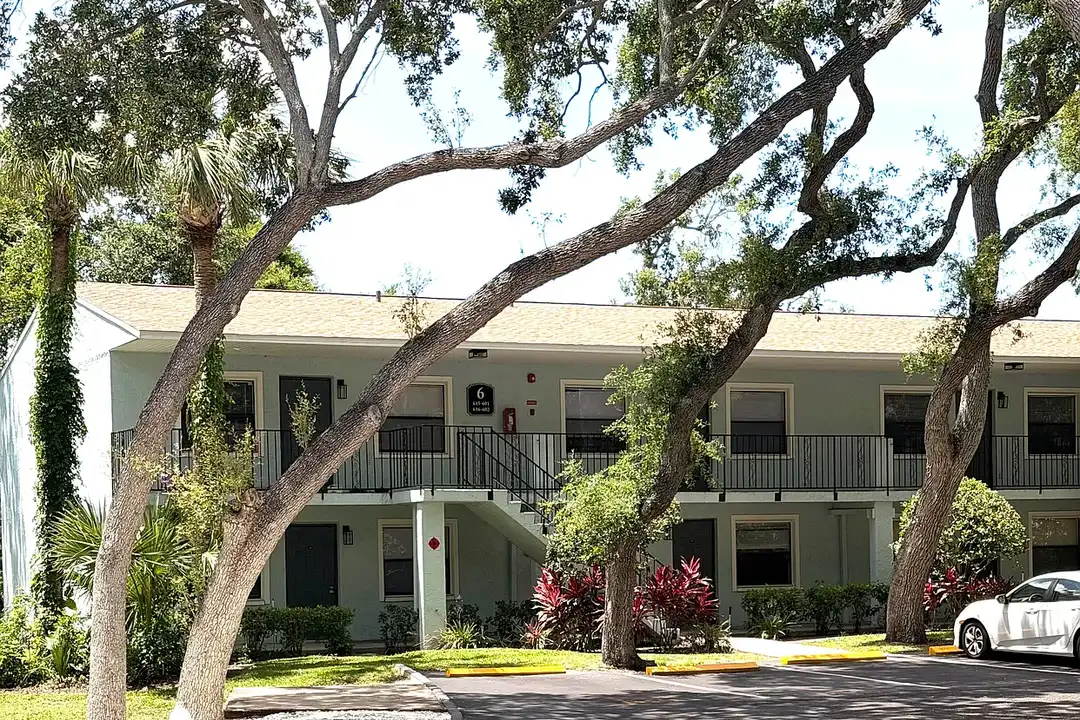 The Apartments at Oak Creek – photo 1
