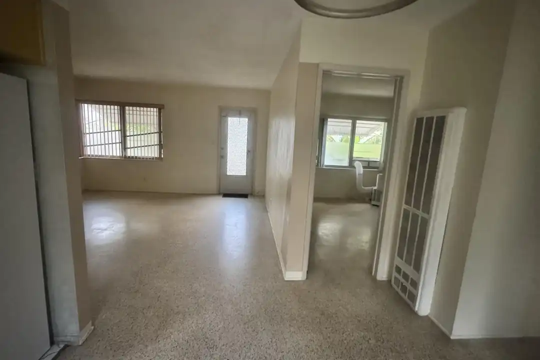 717 NE 5th Ave unit 2 - More