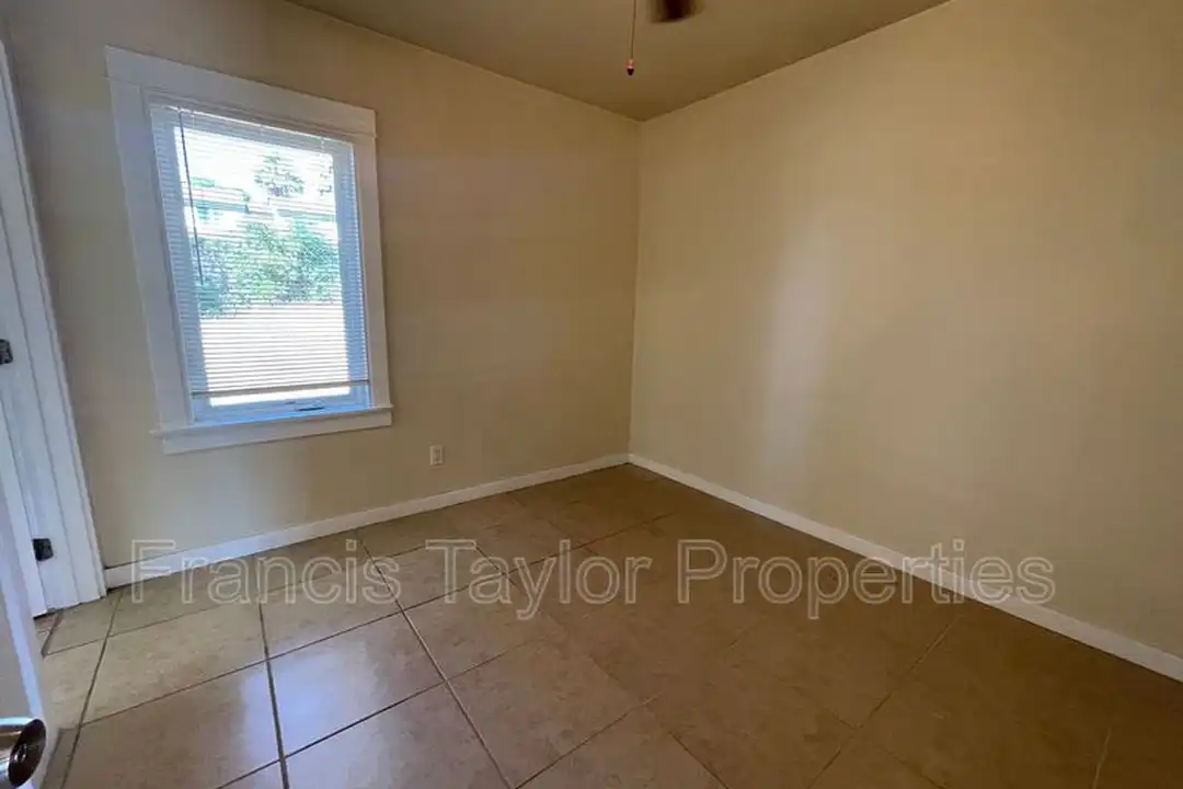 1214 S Escondido Blvd unit 6 - View 4