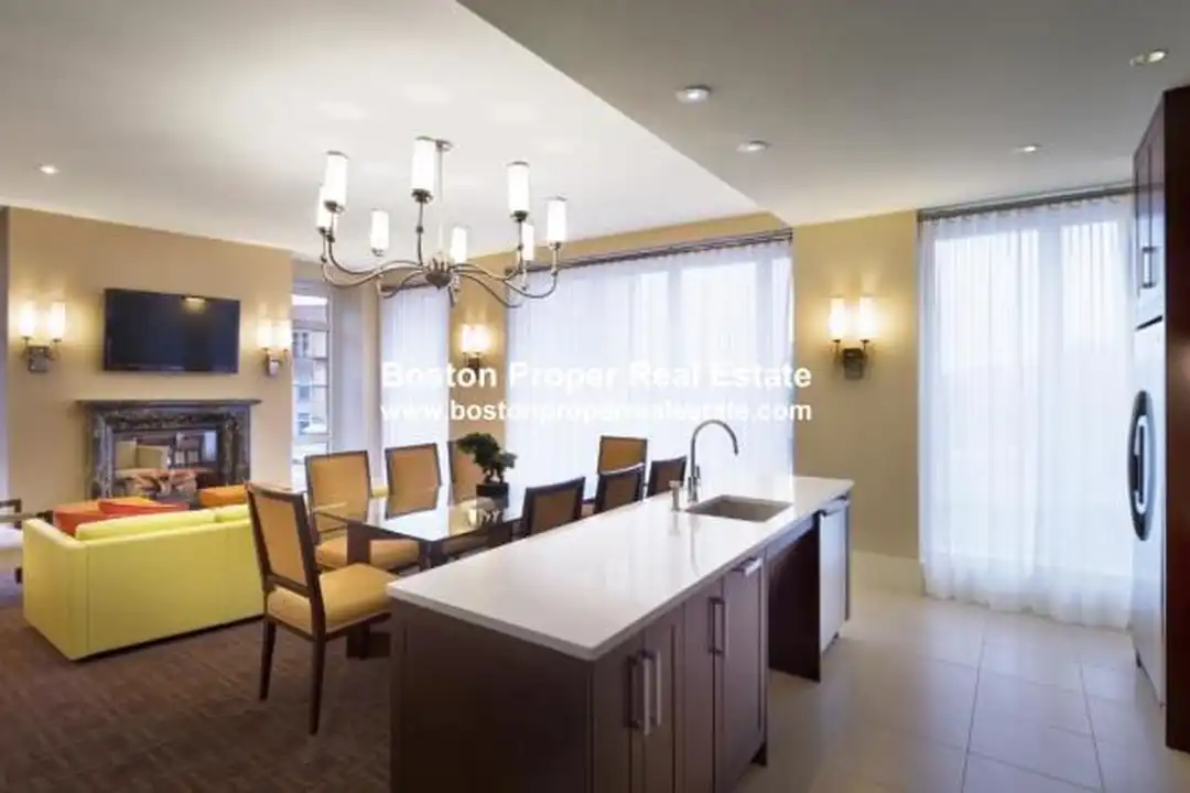 135 Clarendon St - More
