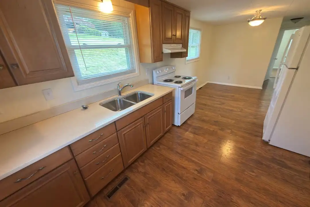 945 Depot St NE - More